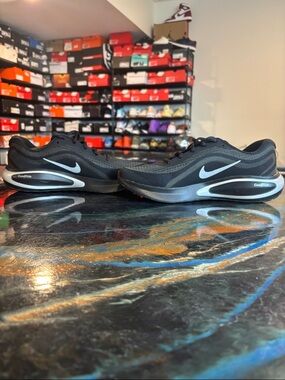 Nike IM3374-001 Journey ComfiRide Black/Grey 12M Brand New NO BOX